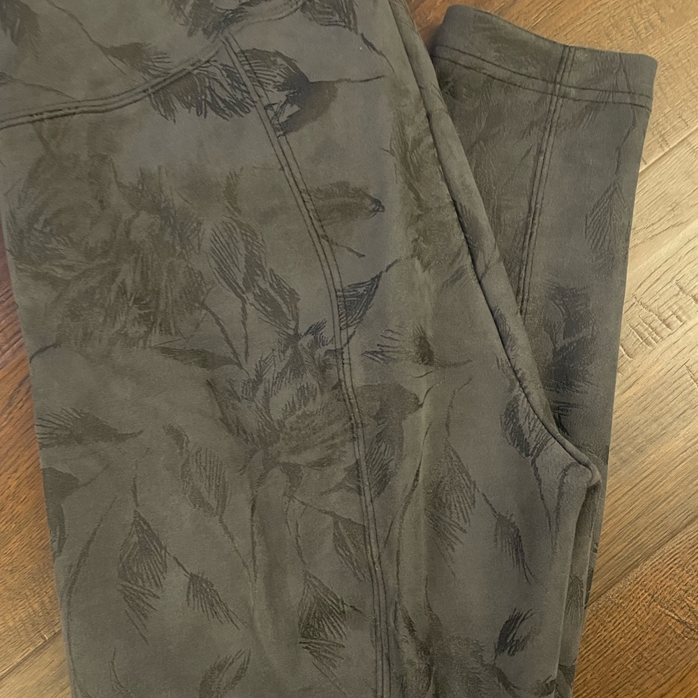 WHBM Runway Leggings